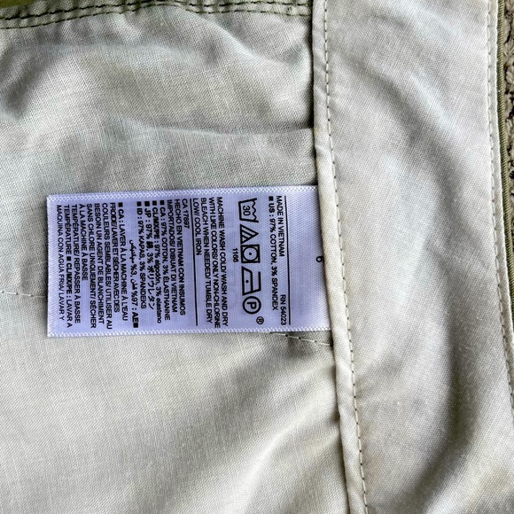 Old Navy Olive Green Shorts 4” Size 6 - Picture 6 of 6